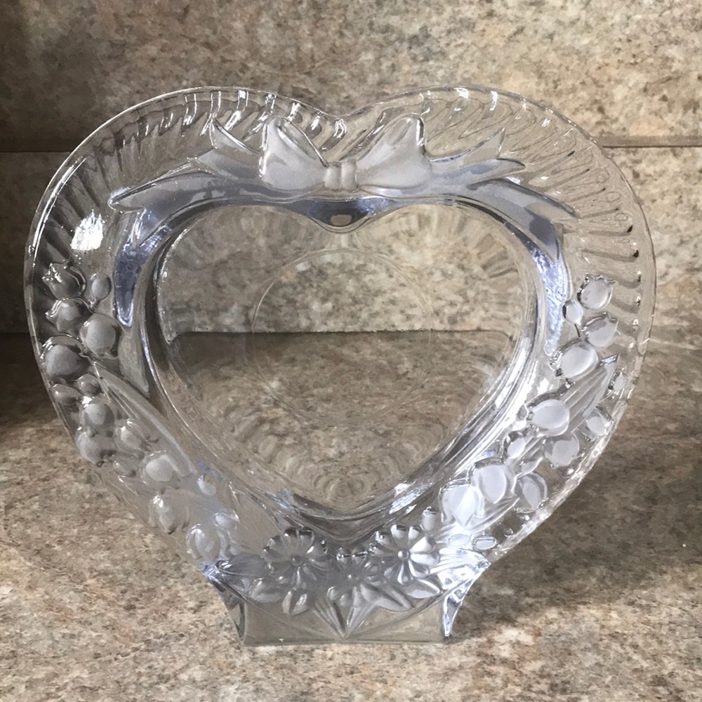 NWOT Heart Glass Frame